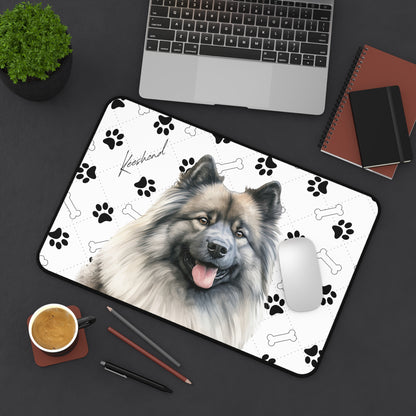 Keeshond Desk Mat