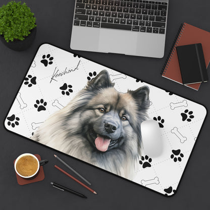 Keeshond Desk Mat